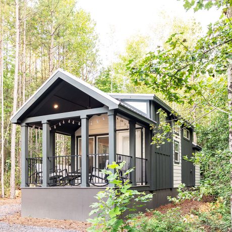 Exterior view of luxurious Coldwater Cottage at Ocoee River Mountain Cottages