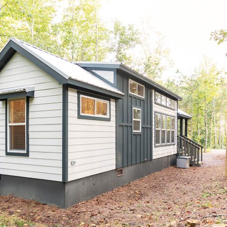 Exterior view of luxurious Coldwater Cottage at Ocoee River Mountain Cottages