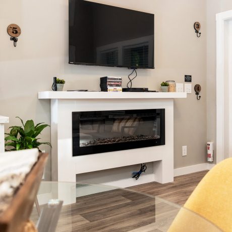 Interior view of the living room of a luxurious Coldwater cabin at Ocoee River Mountain Cottages