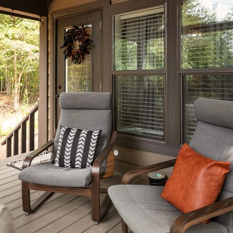 Exterior view of the luxurious Swayback Cottage at Ocoee River Mountain Cottages