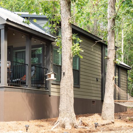 Exterior view of a luxurious Swayback cabin at Ocoee River Mountain Cottages