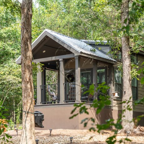 Exterior view of a luxurious Swayback cabin at Ocoee River Mountain Cottages