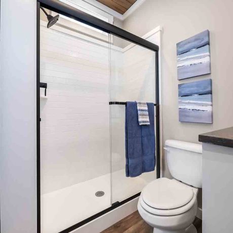 Interior view of the bathroom of a luxurious Cheaha cabin at Ocoee River Mountain Cottages